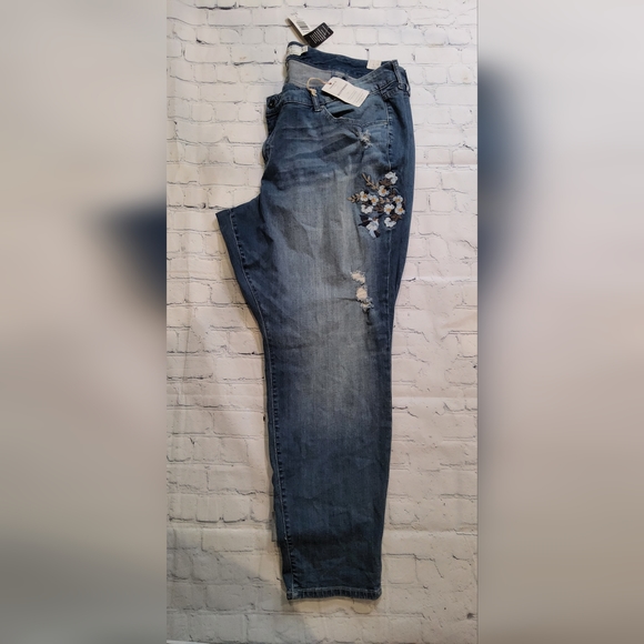 Nwt torrid bahma boyfriend floral embroidered 24 $74.90 - Picture 2 of 5